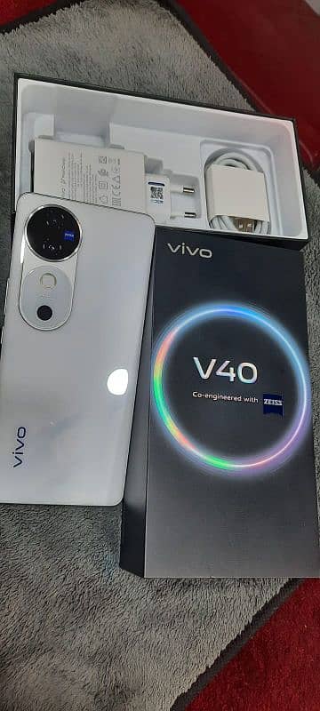 vivo V40 12/256 5g 3