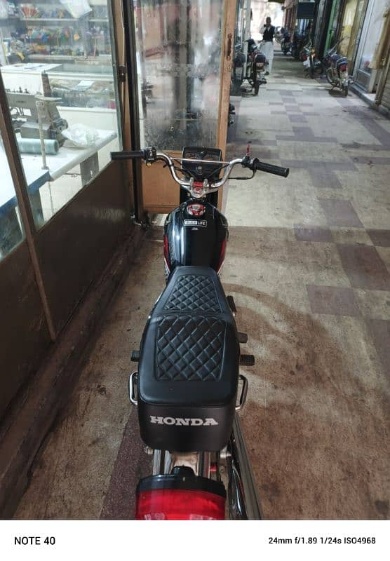 Honda 125 black colour 1