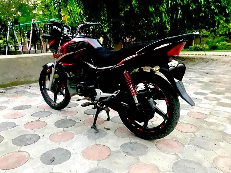 Honda CB 150F 3