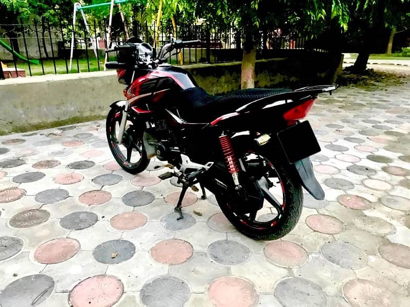 Honda CB 150F 9