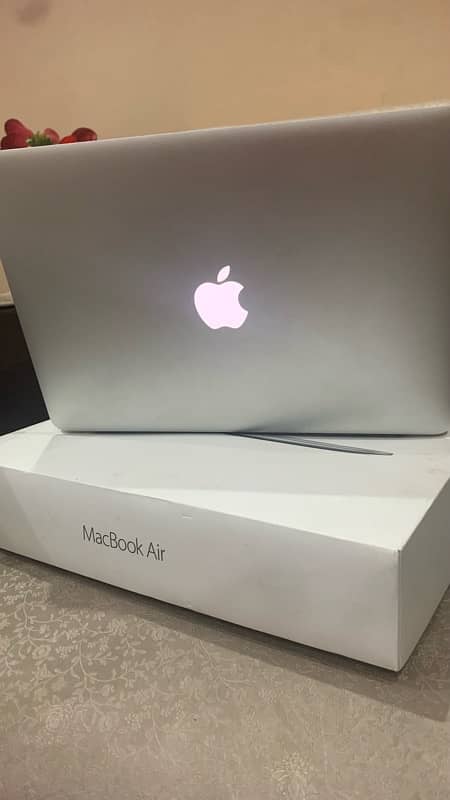 MACBOOK 2017 AIR WITH BOX 0