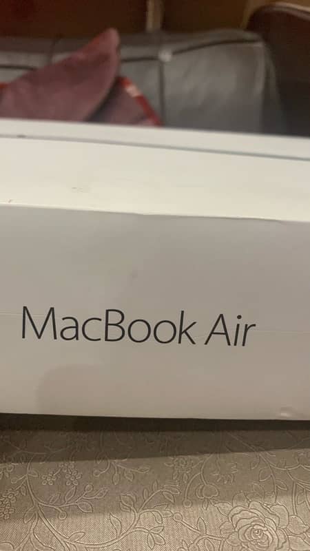 MACBOOK 2017 AIR WITH BOX 4