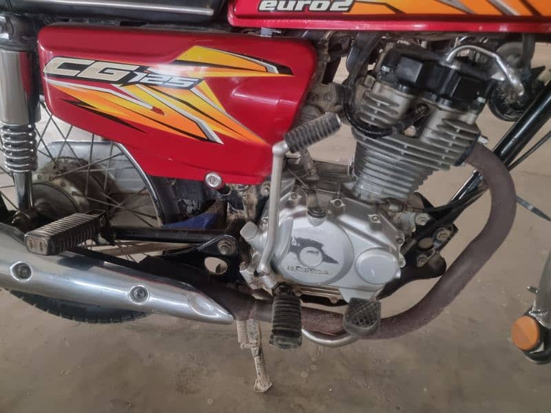 Honda CG 125 in brand new condition 4