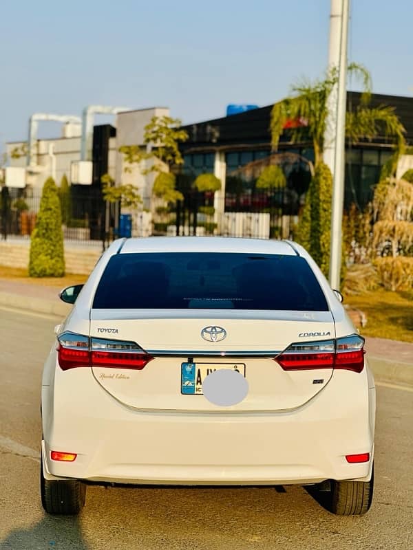 Toyota Corolla GLI 2018 super white special edition  bumper to bumper 1