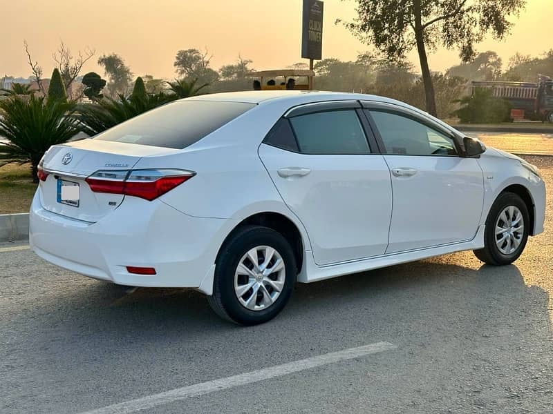 Toyota Corolla GLI 2018 super white special edition  bumper to bumper 4