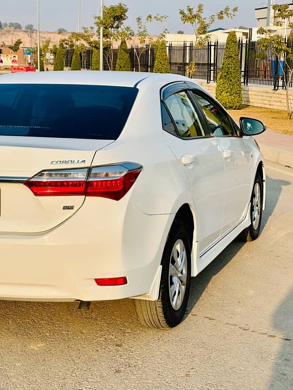 Toyota Corolla GLI 2018 super white special edition  bumper to bumper 5