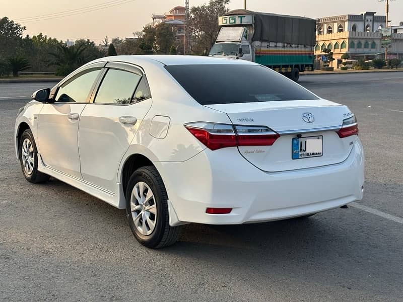 Toyota Corolla GLI 2018 super white special edition  bumper to bumper 14