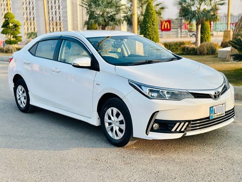 Toyota Corolla GLI 2018 super white special edition  bumper to bumper 17