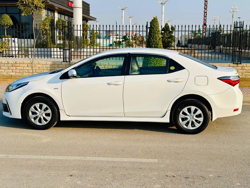 Toyota Corolla GLI 2018 super white special edition  bumper to bumper 18