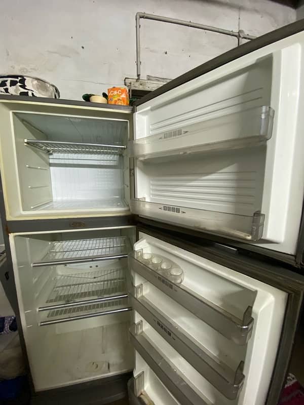 Fridge Silver Grey Running Condition 0