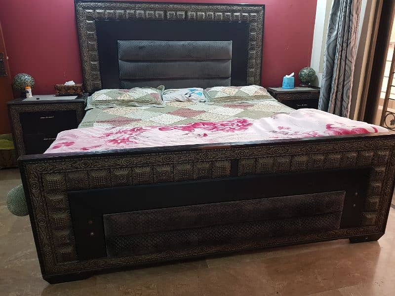 wooden king size bed with 2 side tables and dressing table 3