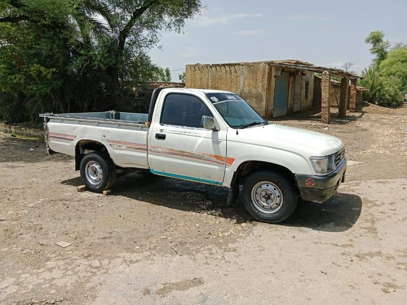 Toyota Hilux 2002 1