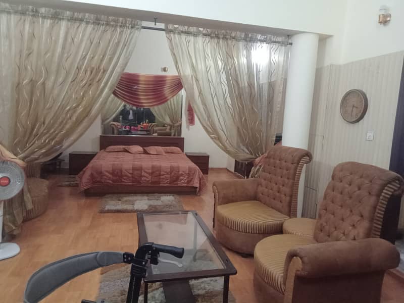 10 marla independent full house 3 bedroom in model town F block for rent 0