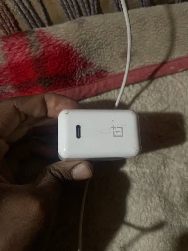 one plus 9 ka charger hai fast charging hai 30 mints ma battery full 0