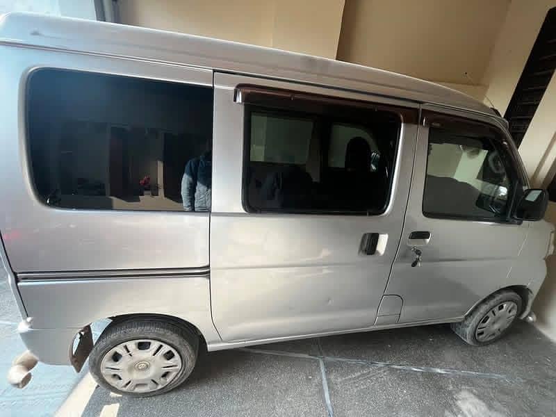 Daihatsu Hijet 2018 1