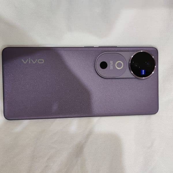 Brand New Condition VIVO V40 12/256 0