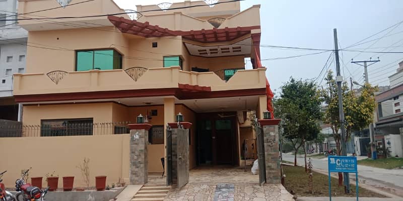 Allama Iqbal town 10 Marla Double story house for rent 2