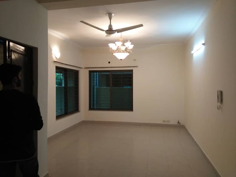 10 Marla 05 Bedroom House Available For Rent In Askari-10 Sector-C Lahore Cantt 17