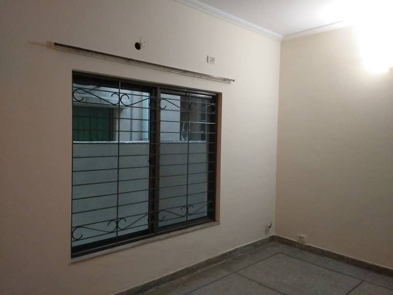 10 Marla 05 Bedroom House Available For Rent In Askari-10 Sector-C Lahore Cantt 25