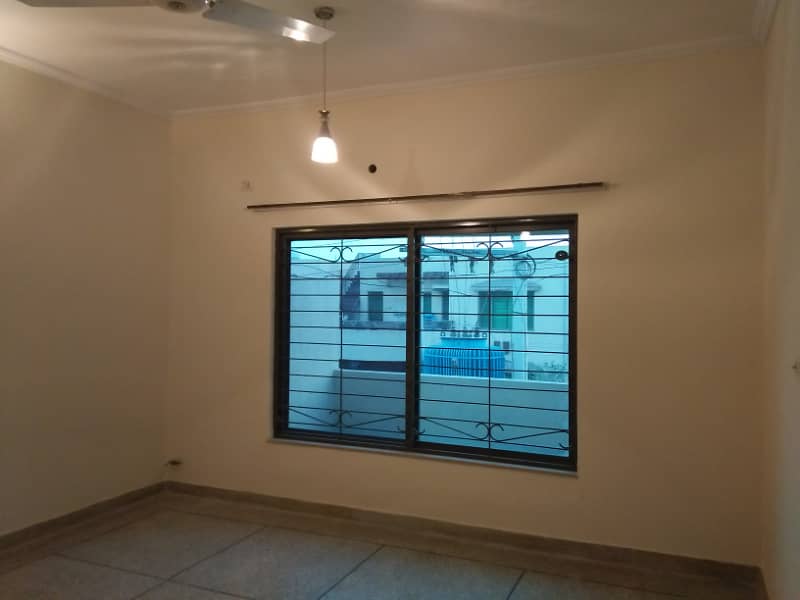 10 Marla 05 Bedroom House Available For Rent In Askari-10 Sector-C Lahore Cantt 39