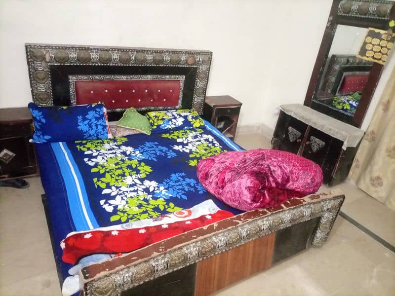 Bed with 2 side tables and dressing table. 3