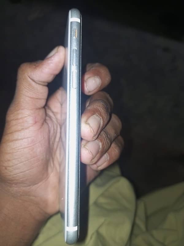 I phone se 2020 Urgent sell 4