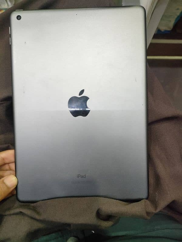 apple use ipad very good condition. 1