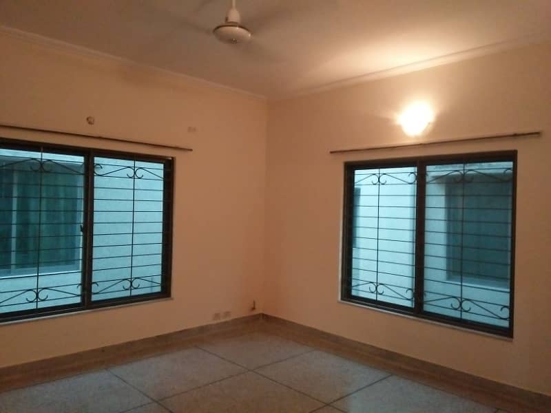 10 Marla 05 Bedroom House Available For Rent In Askari-10 Sector-C Lahore Cantt 34