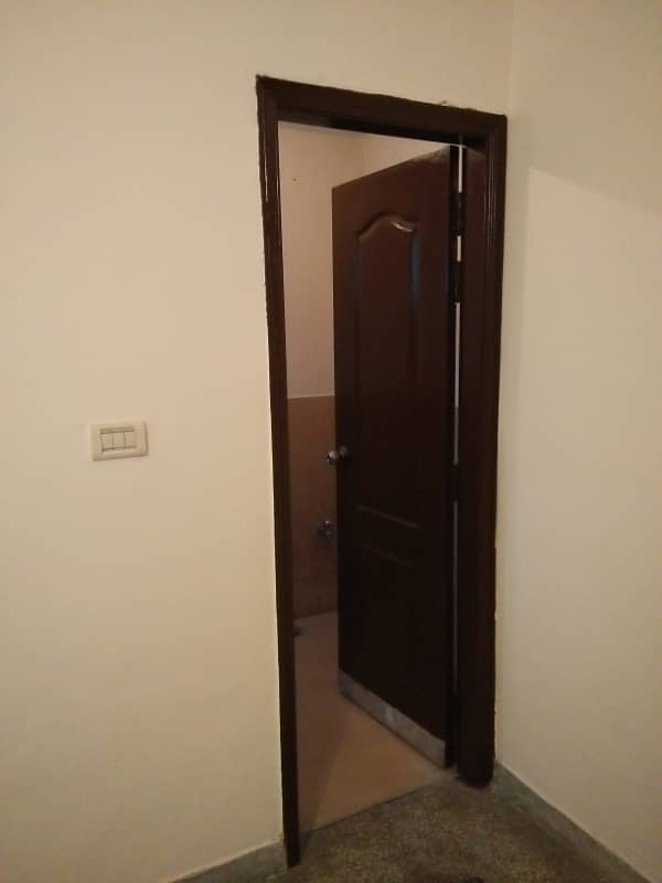 10 Marla 05 Bedroom House Available For Rent In Askari-10 Sector-C Lahore Cantt 46