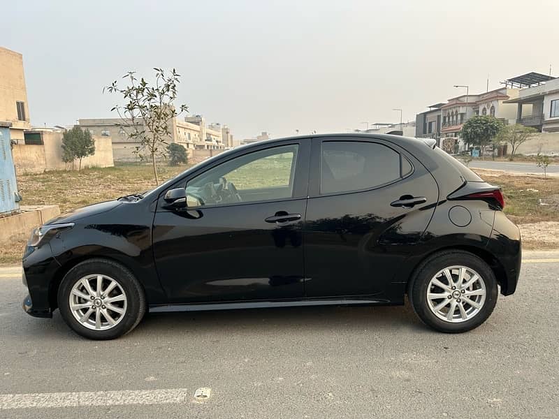 Toyota Yaris Hatchback 4