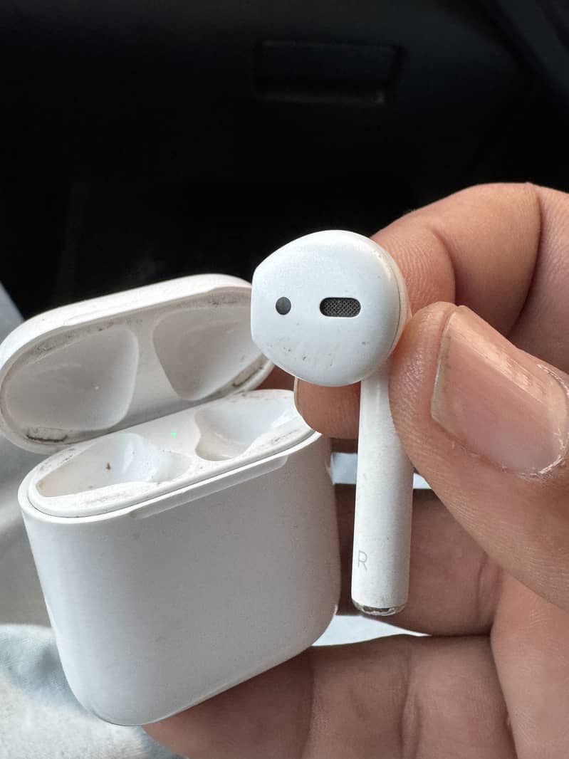 Original Apple  AirPods 2 generation 0