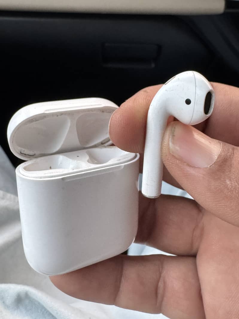 Original Apple  AirPods 2 generation 1