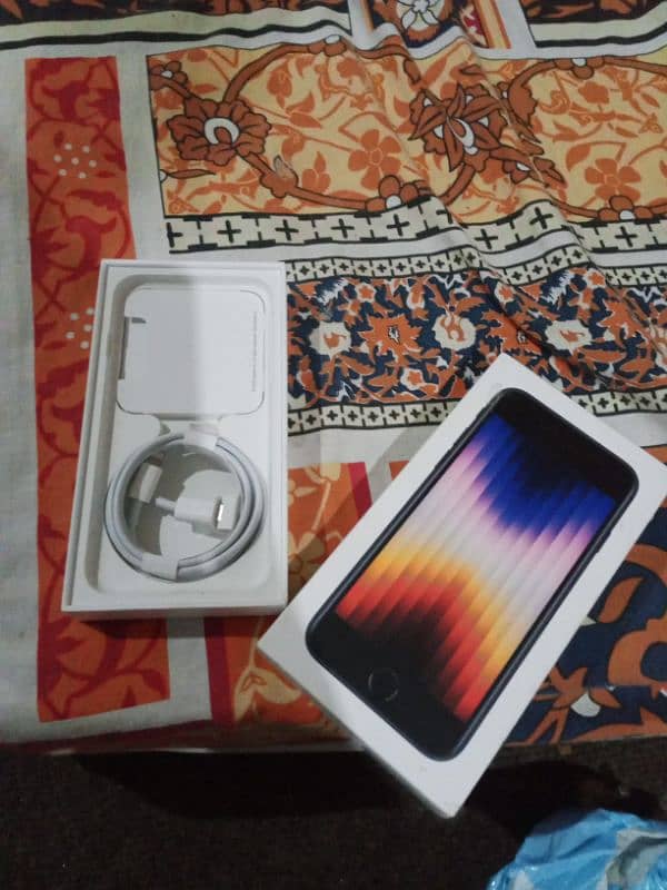 I Phone SE 2022 3rd generation non pta jv full box 64 gb 4