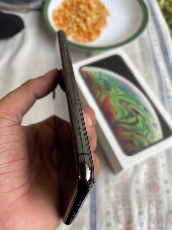 Iphone Xs Max 256GB with box and charger 2