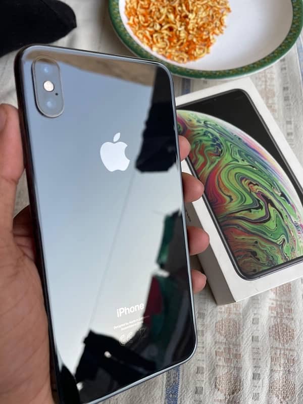 Iphone Xs Max 256GB with box and charger 5