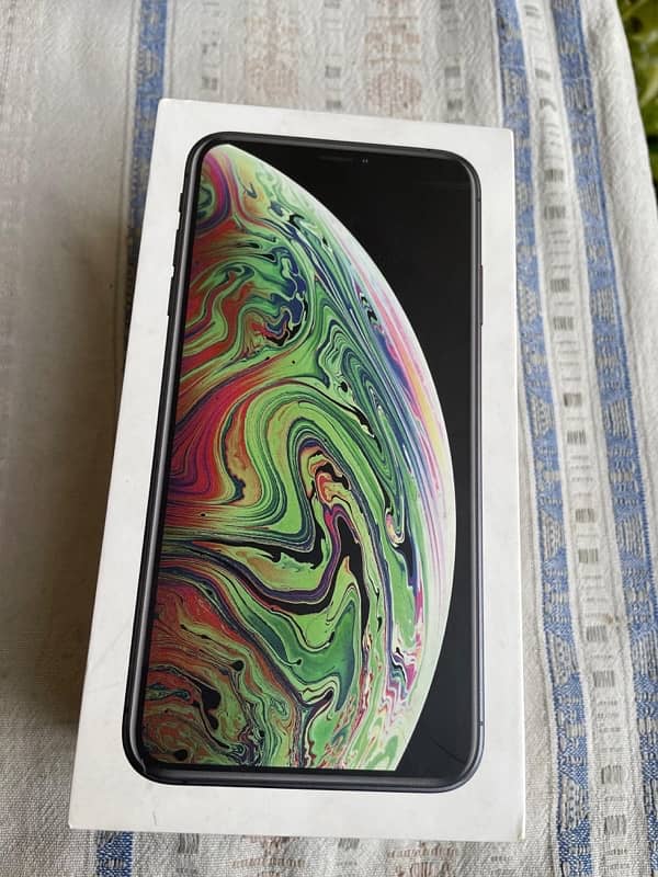 Iphone Xs Max 256GB with box and charger 7