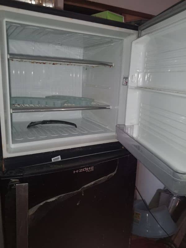 Dawlance Refrigerator full size fridge num 03101064495 3