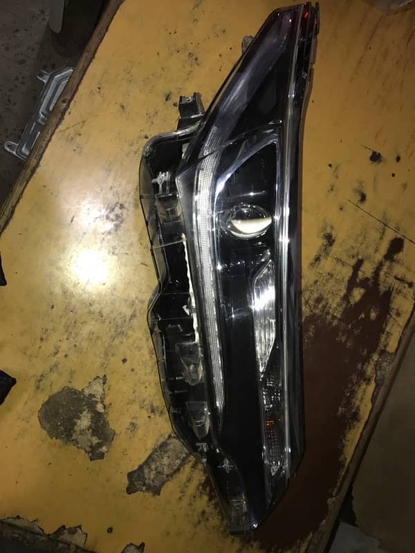 Toyota grande 18 model headlight(RH) 2