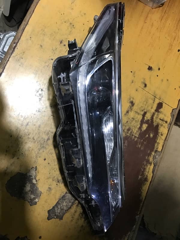 Toyota grande 18 model headlight(RH) 3