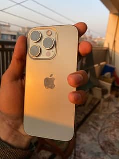 IPhone 15 pro (Natural Titanium)