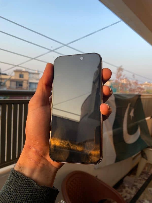 IPhone 15 pro (Natural Titanium) 9