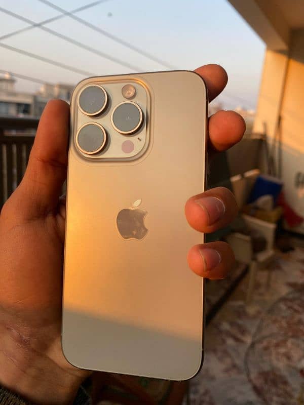 IPhone 15 pro (Natural Titanium) 10