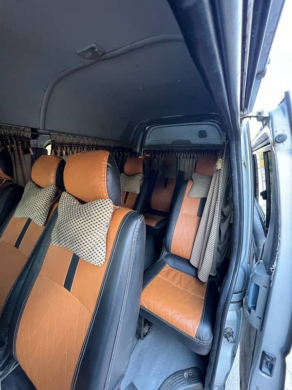 Toyota Hiace 2010 6