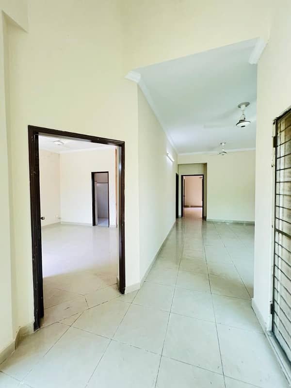 10 Marla 05 Bedroom House Available For Rent In Askari-10 Sector-C Lahore Cantt 19