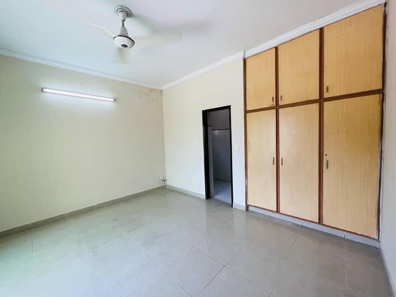 10 Marla 05 Bedroom House Available For Rent In Askari-10 Sector-C Lahore Cantt 20