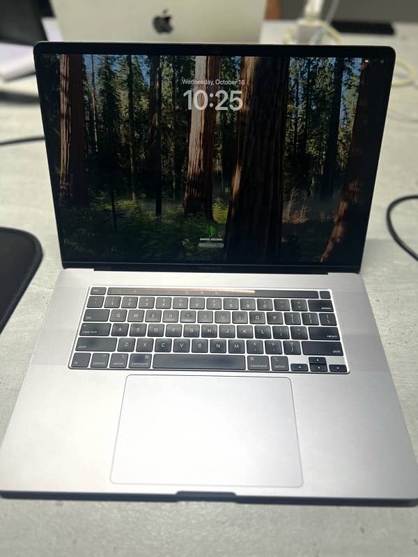 MacBook Pro 2019 (16-inch, 500GB SSD, 32GB RAM) 0