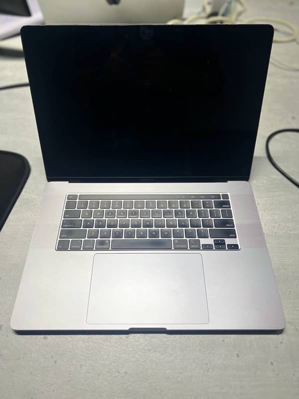 MacBook Pro 2019 (16-inch, 500GB SSD, 32GB RAM) 1