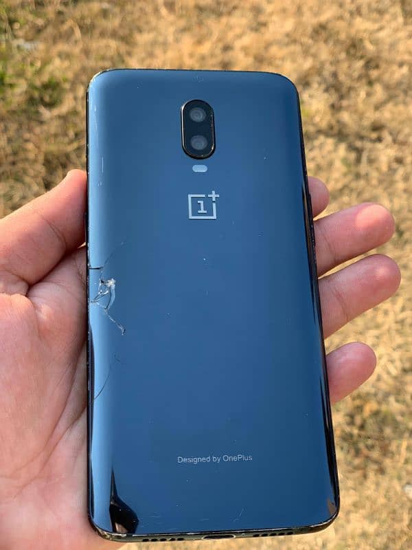 oneplus 6t 128 best for gaming. only back chain in broken non PTA 1