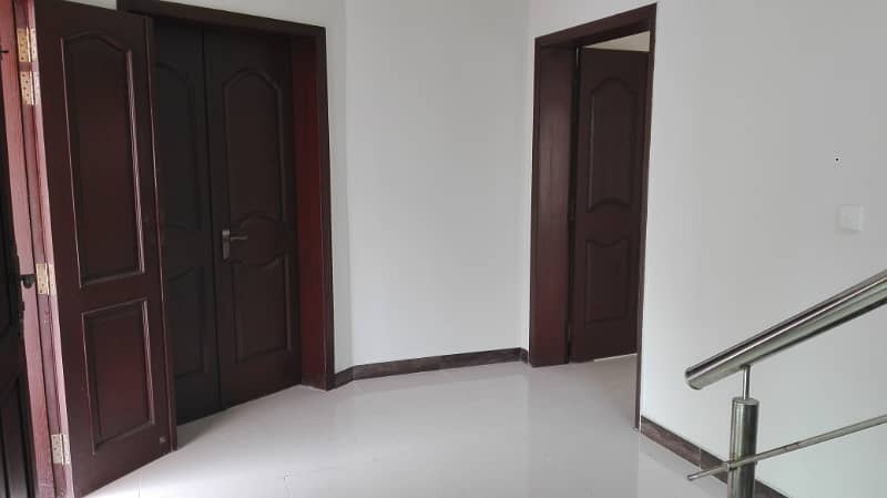 17 Marla 04 Bedroom Near To Park Brigadier House Available For Rent In Askari-10 Sector-F Lahore Cantt 2