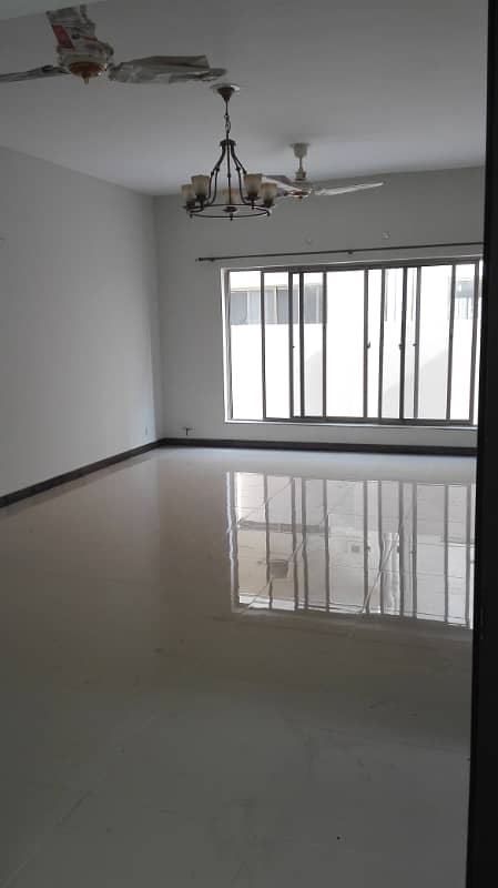 17 Marla 04 Bedroom Near To Park Brigadier House Available For Rent In Askari-10 Sector-F Lahore Cantt 3